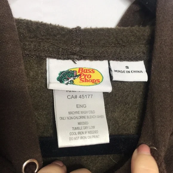 Bass Pro Sweatshirt - Picture 4 of 5